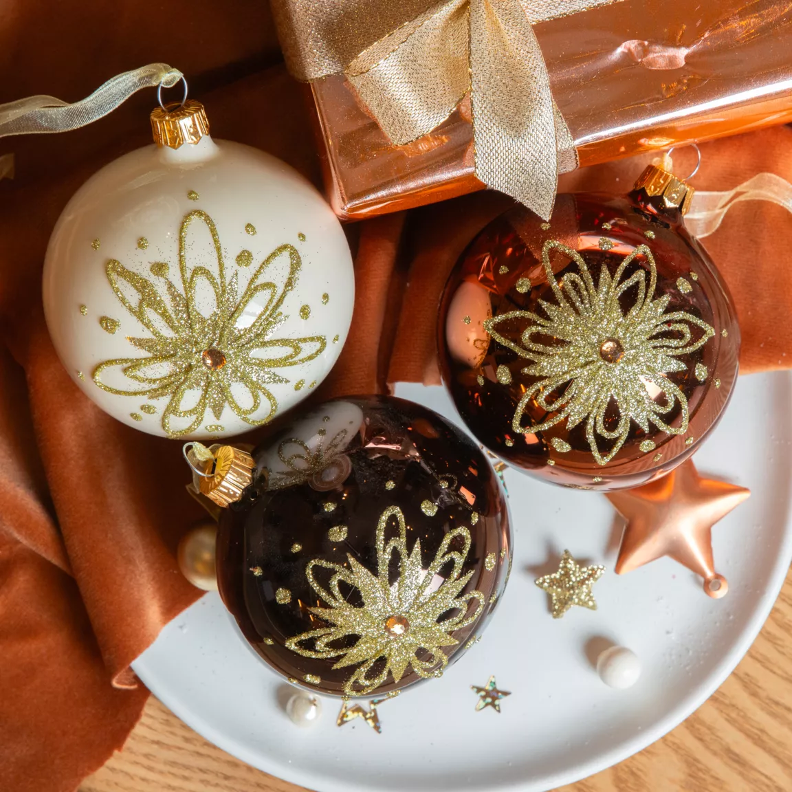 Lot de 6 boules de Noël en verre (D80 mm) Pétales dorées Noir truffé