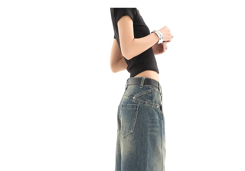 Elyou - Low Rise Washed Knielange Denim Shorts