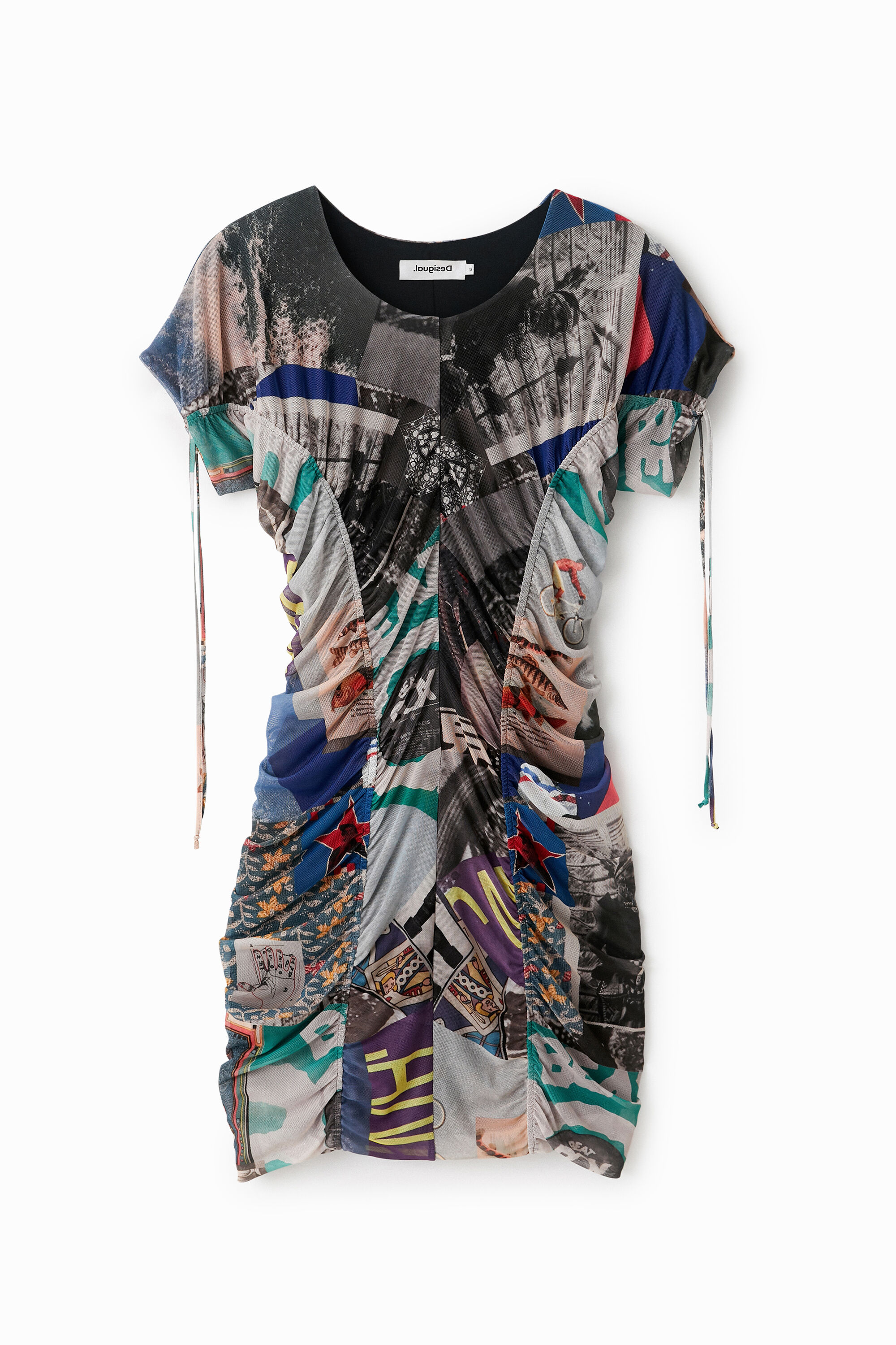 vestido curto justo com babados