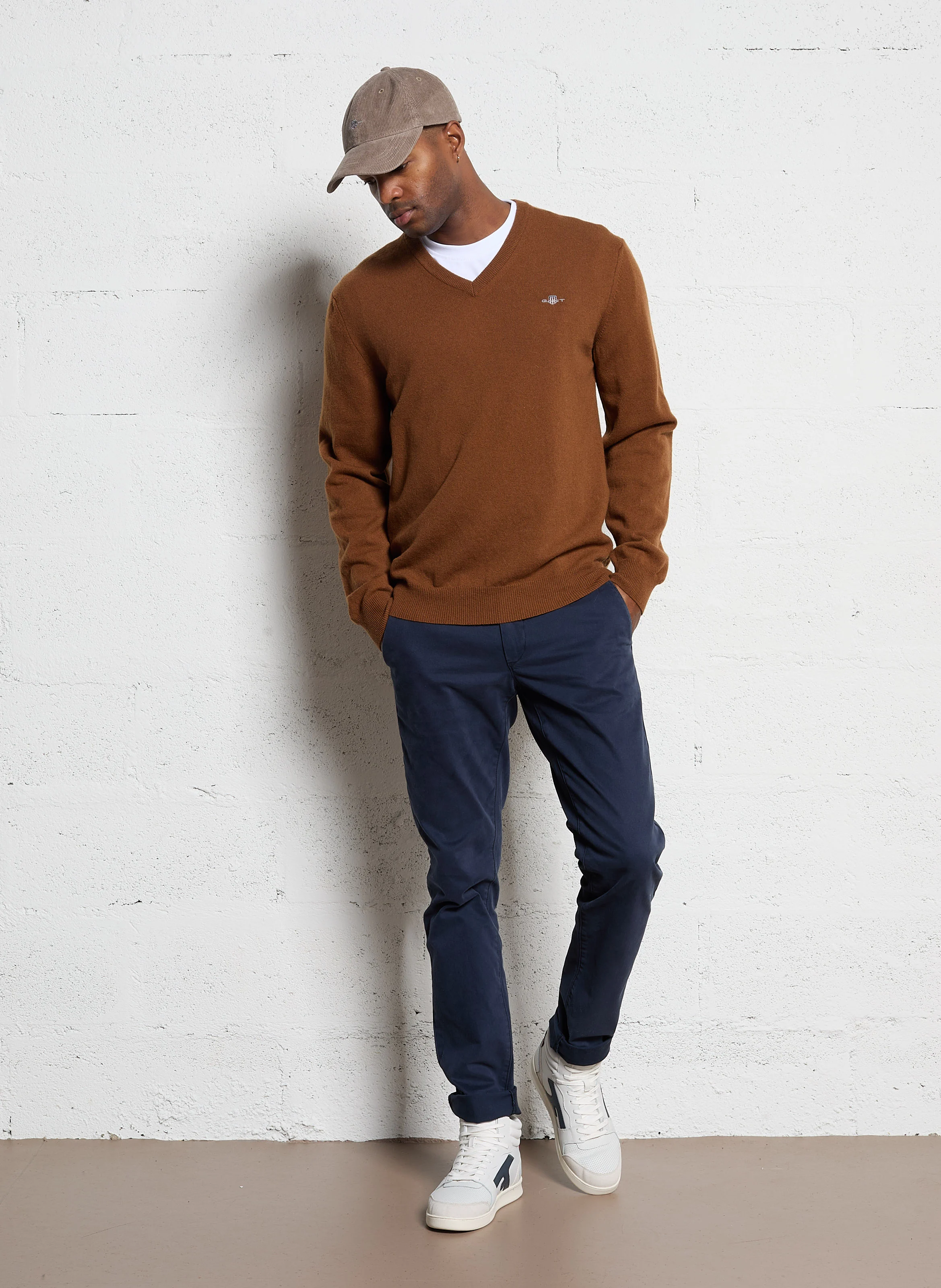 Pull droit col V brodé en laine | Orange