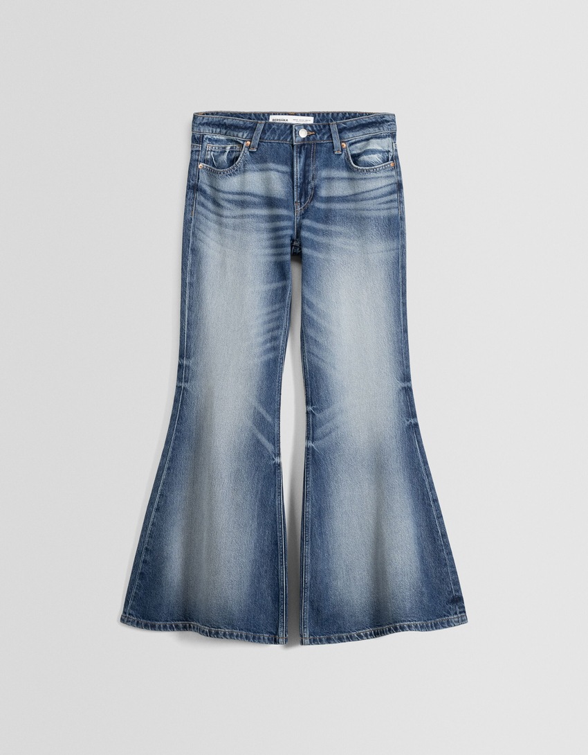 Calça jeans flare de cintura baixa dos anos 90