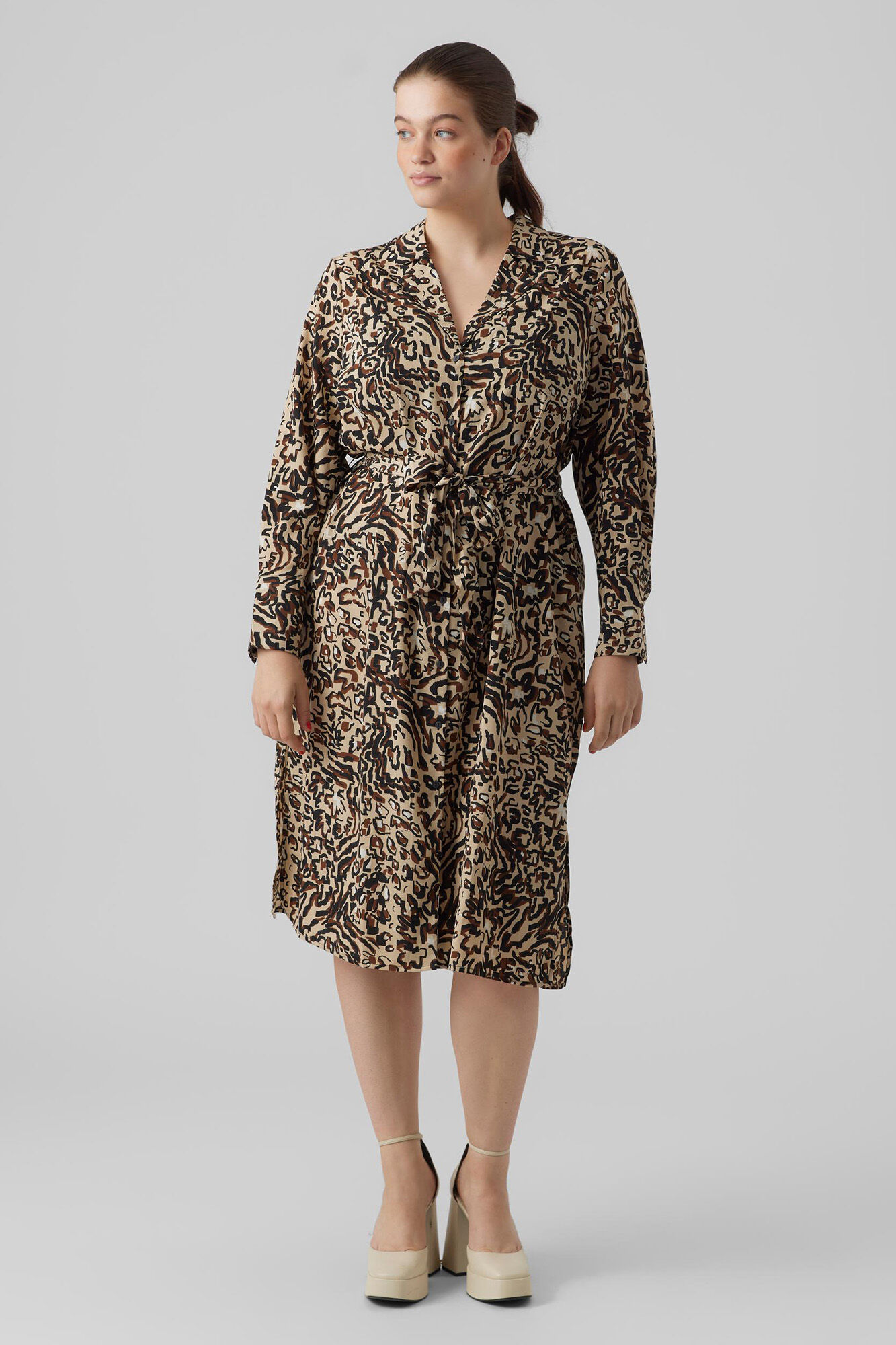Vestido camisa midi plus size - Marrom