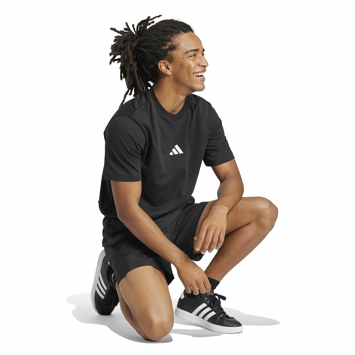 ADIDAS ROUPAS ESPORTIVAS<br>Camiseta de manga curta Essentiel com logo pequeno