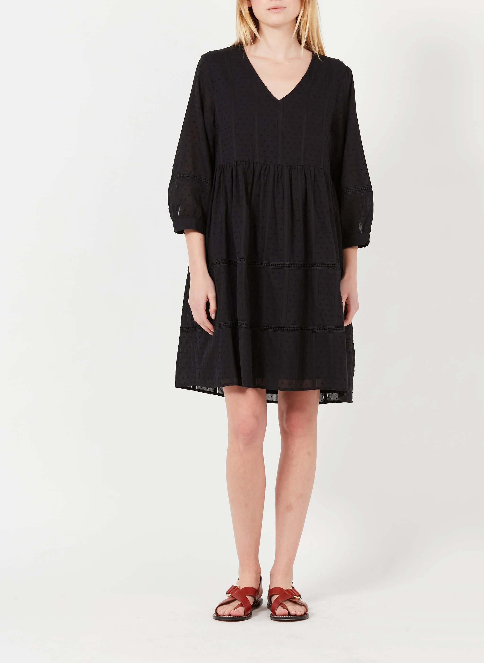 OBJGEILLIS 3/4 DRESS NOOS - Robe courte col V brodée en coton | Noir