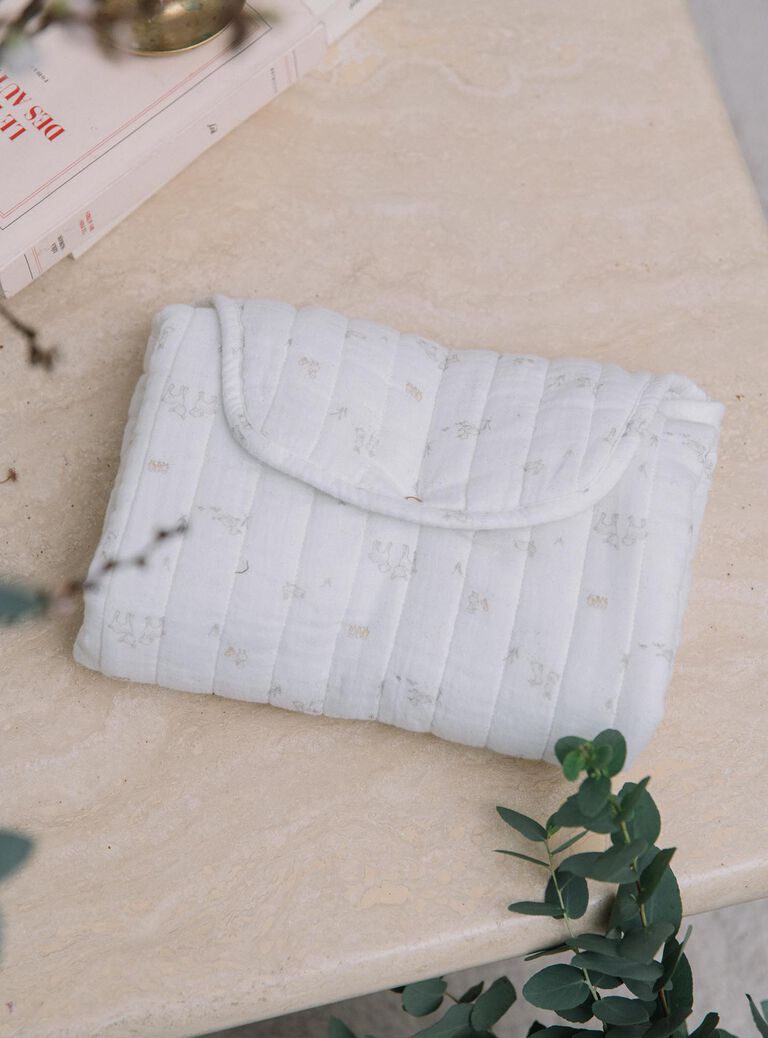 Matelas à langer de voyage vanille pliable et à imprimé animaux