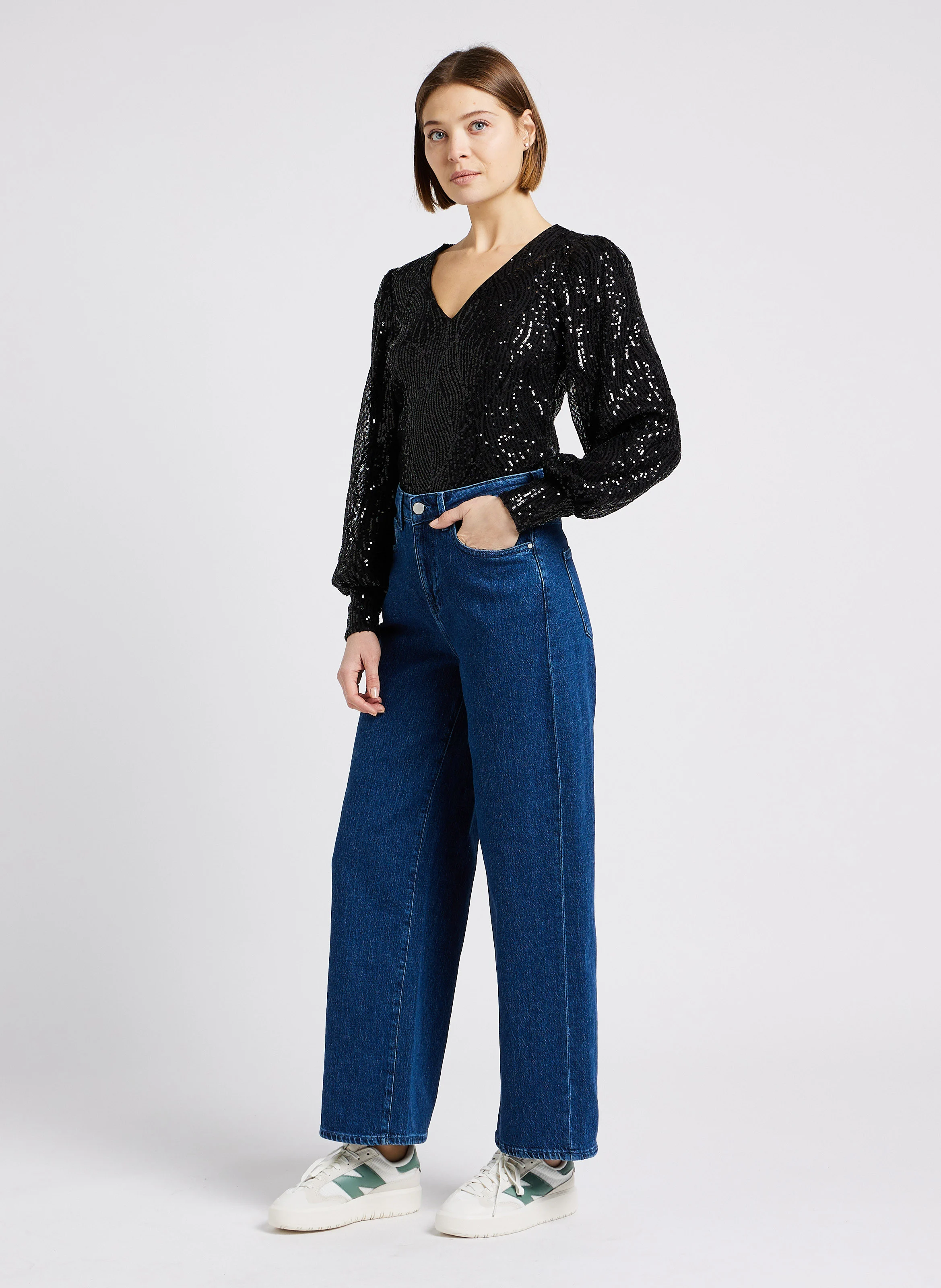 SELIA - Top droit col V à sequins | Noir