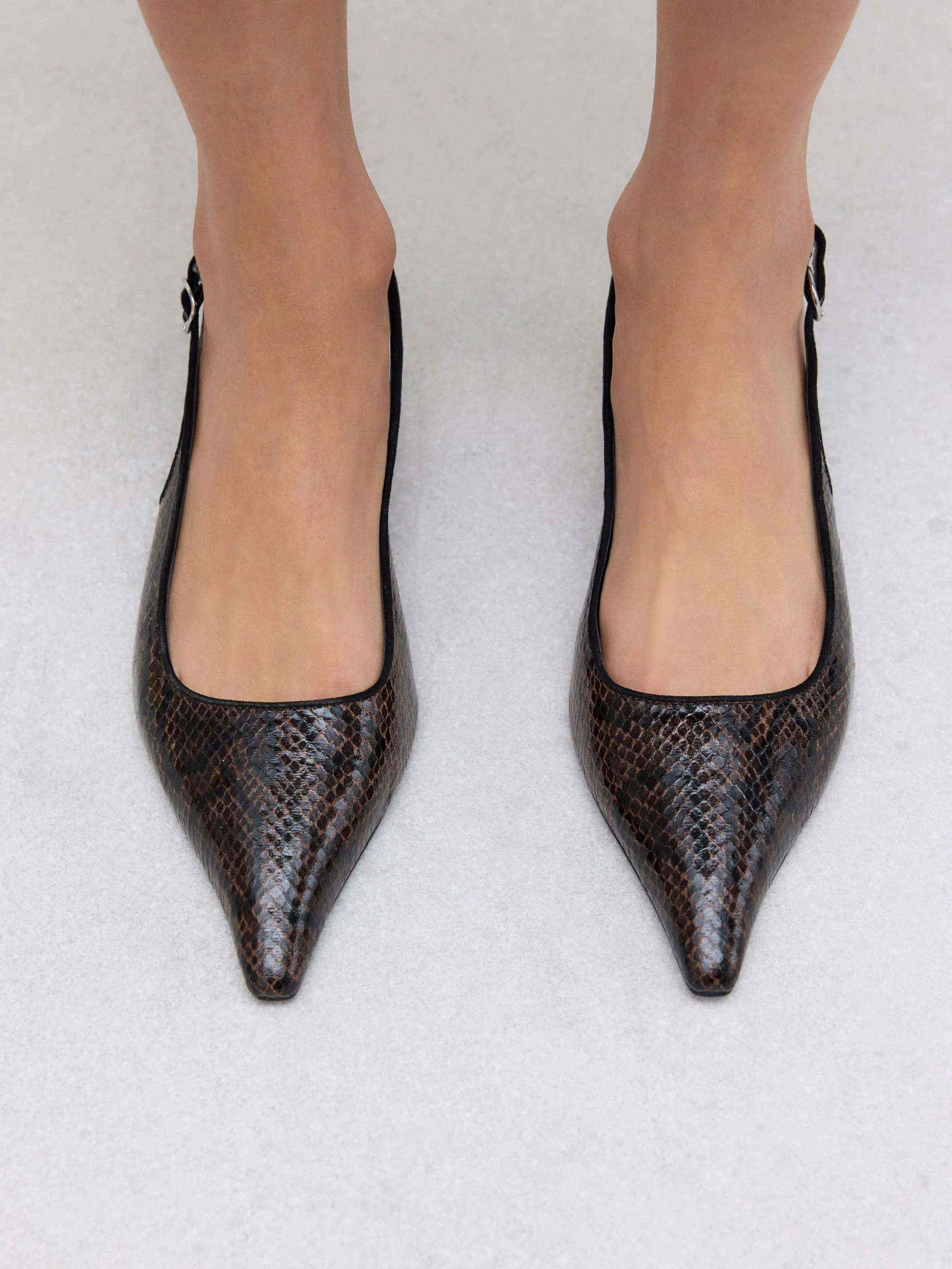 Chocoladebruin Slang - Point Toe Low Slingback Kitten Heels