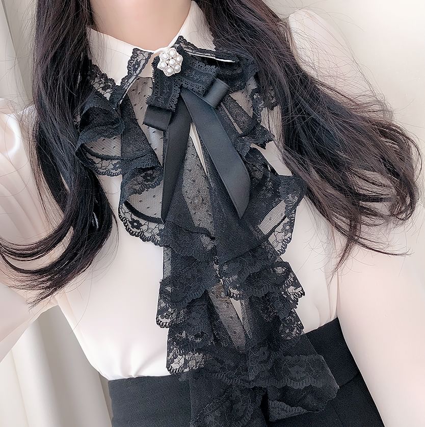 RONIN - Blouse met pofmouwen, kanten rand en strik