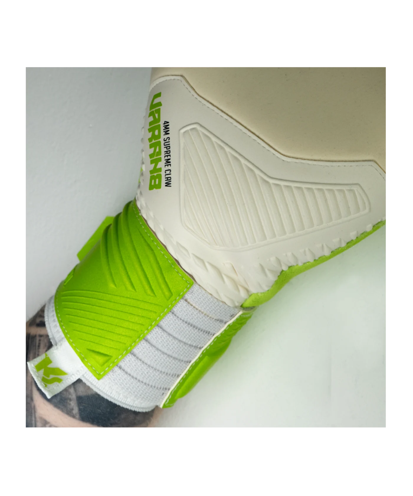 KEEPERsport Varan8 Champ NC Raw Impact TW-Handschuhe Grün Weiss F555