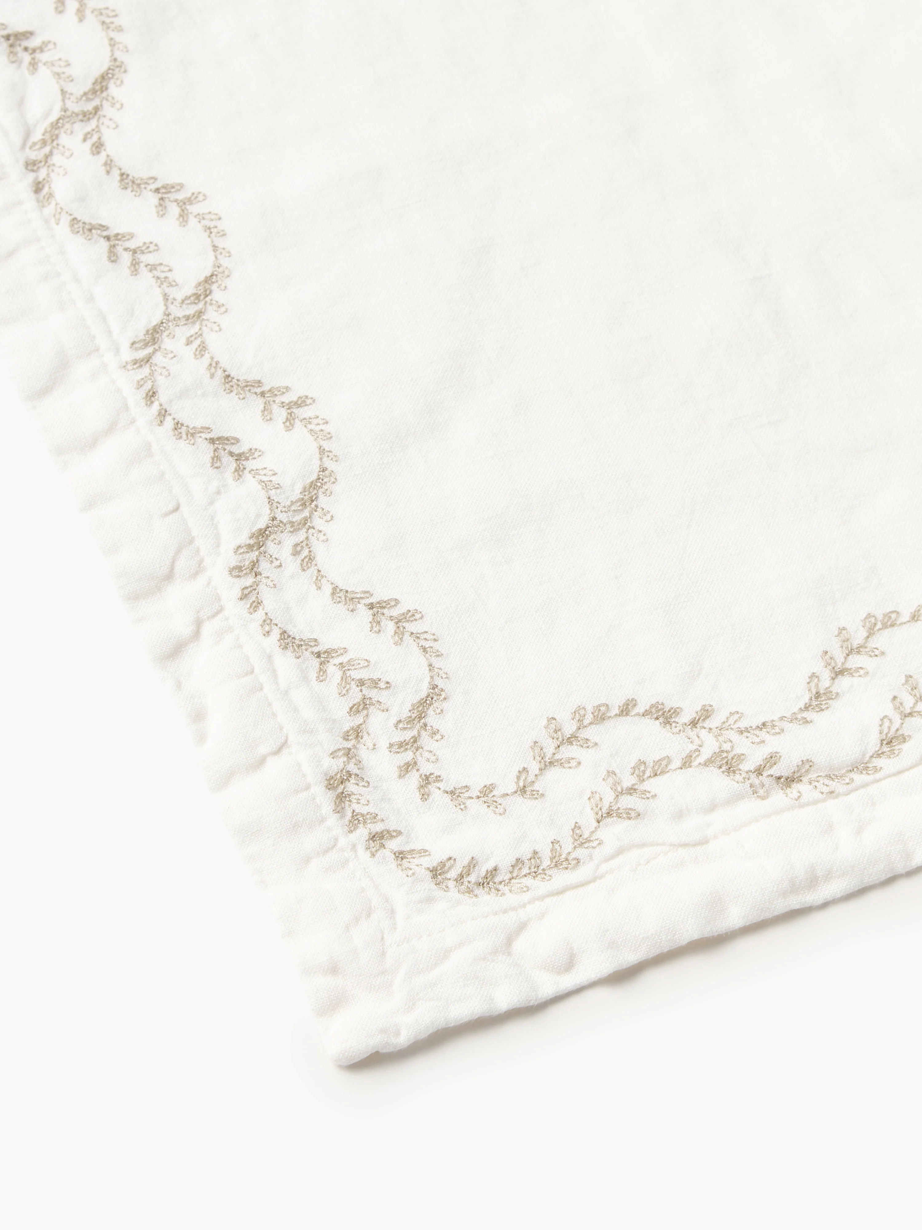 Handgeborduurde placemats Ivy van gewassen linnen, 2-delig