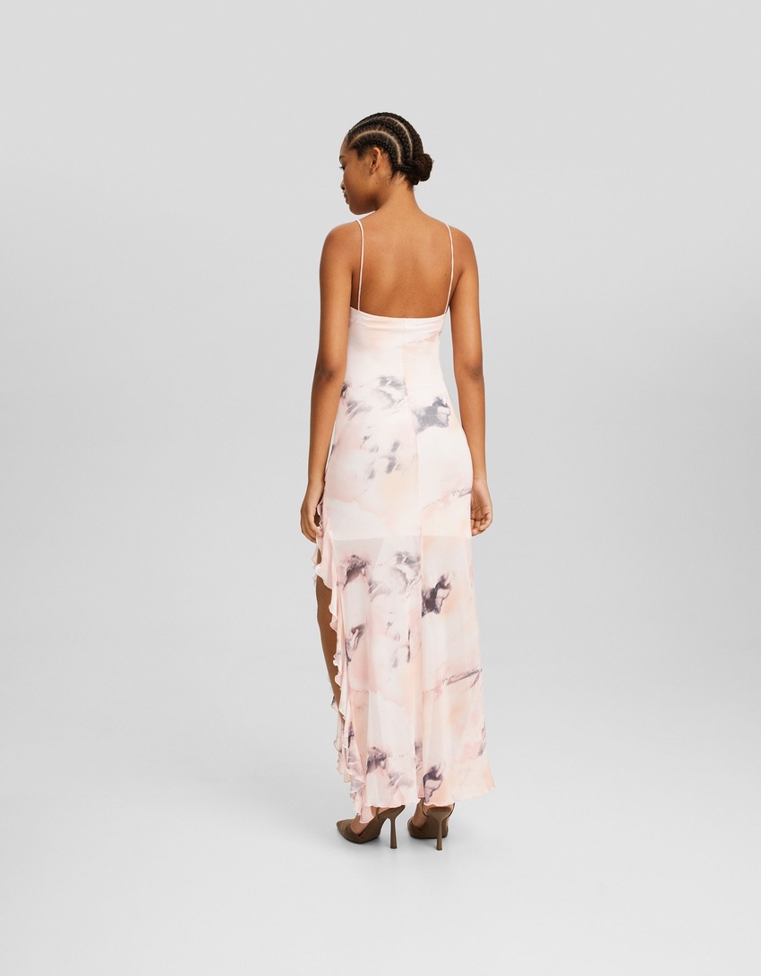 Vestido midi de tule estampado com babados e alças.