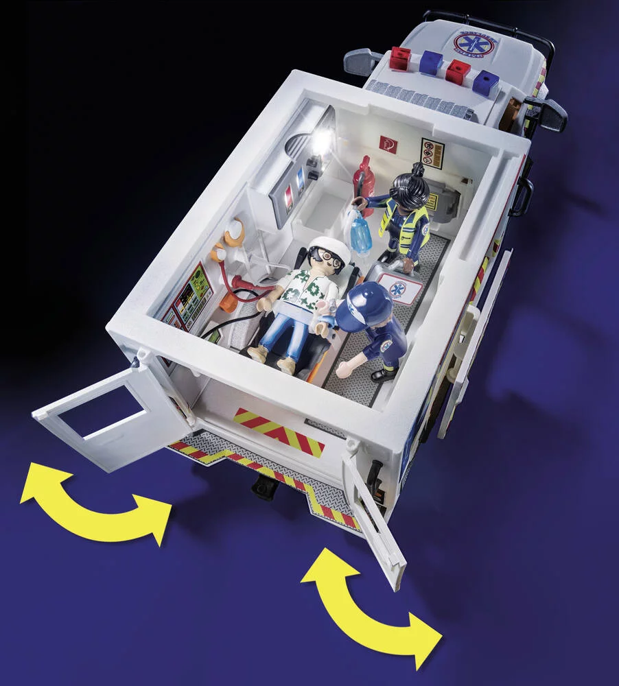 AMBULANCE AVEC SECOURISTES ET BLESSE - 70936