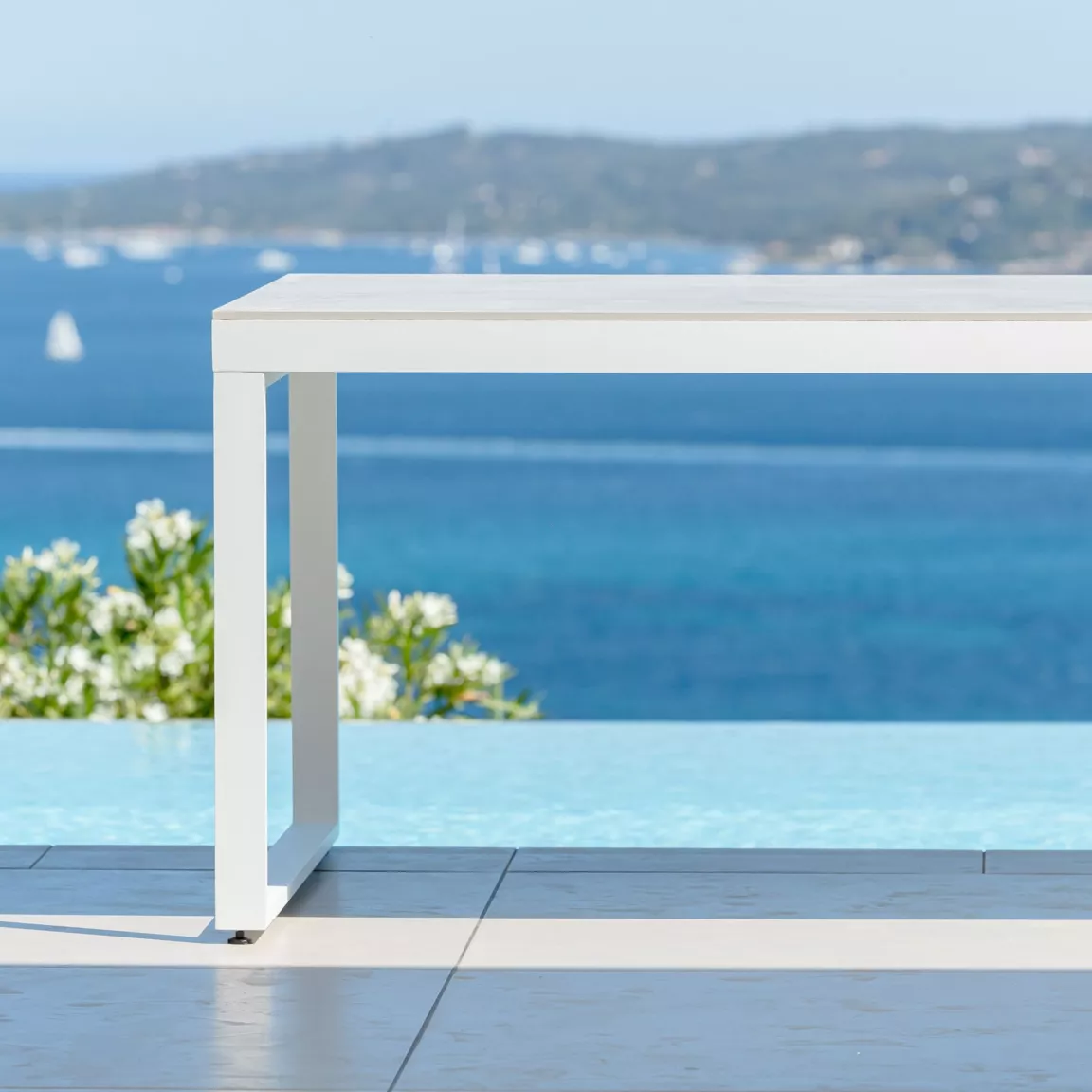 Table de jardin en aluminium et céramique 8 places (180 x 90 cm) Kore Blanc et gris clair