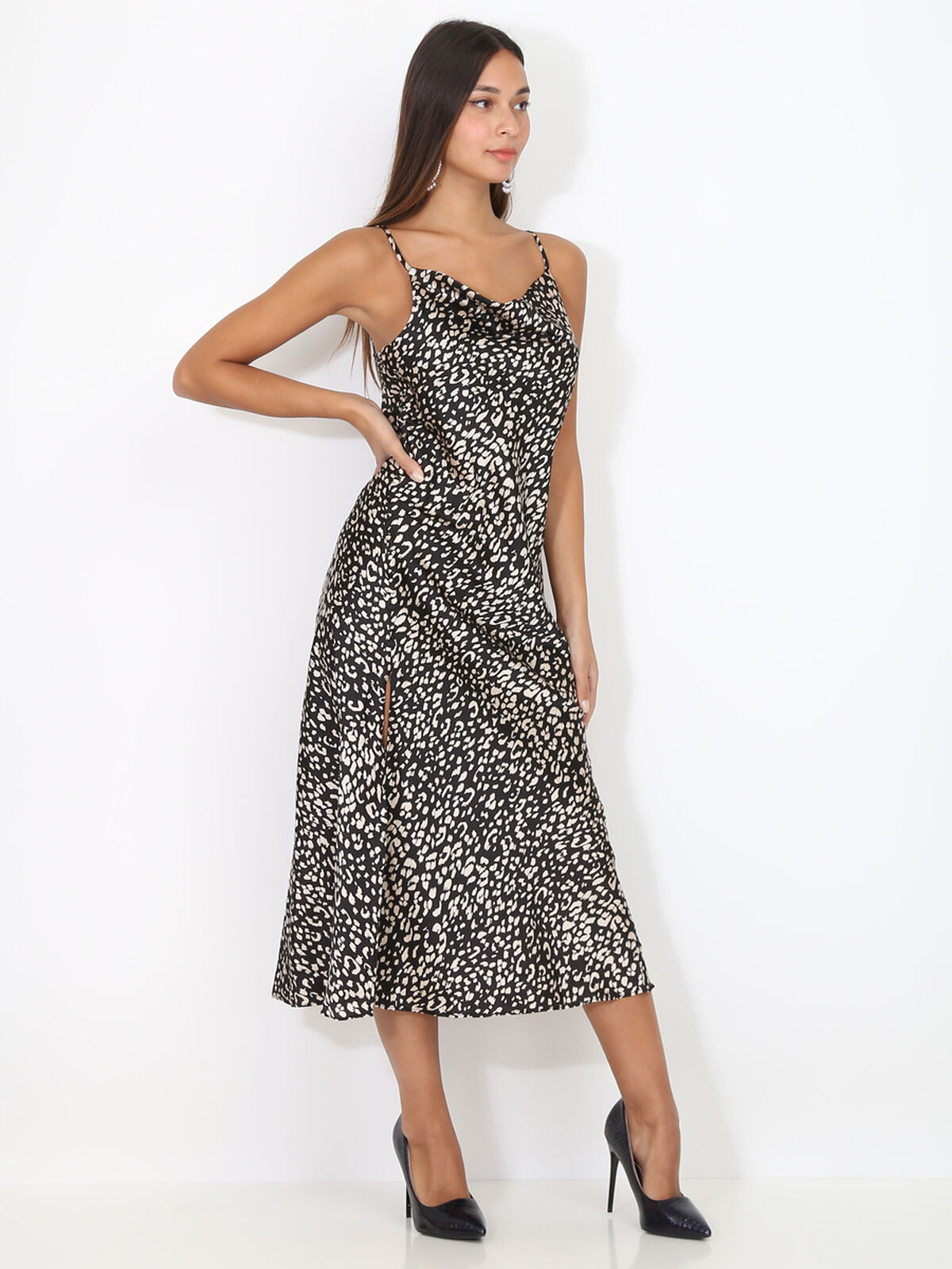 Robe satinée à motif léopard fendue- Noir