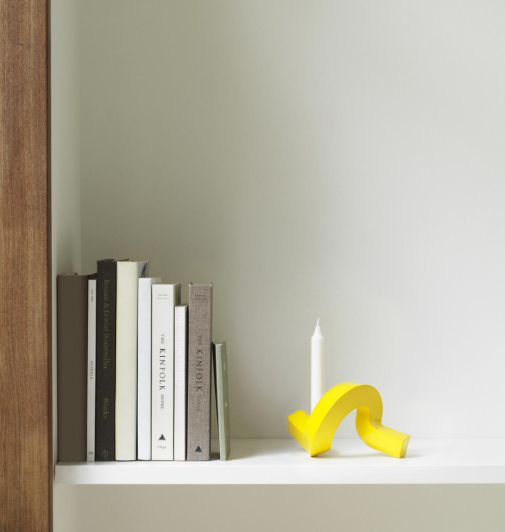 Normann Copenhagen Crooked One kandelaar aluminium Warm Grey