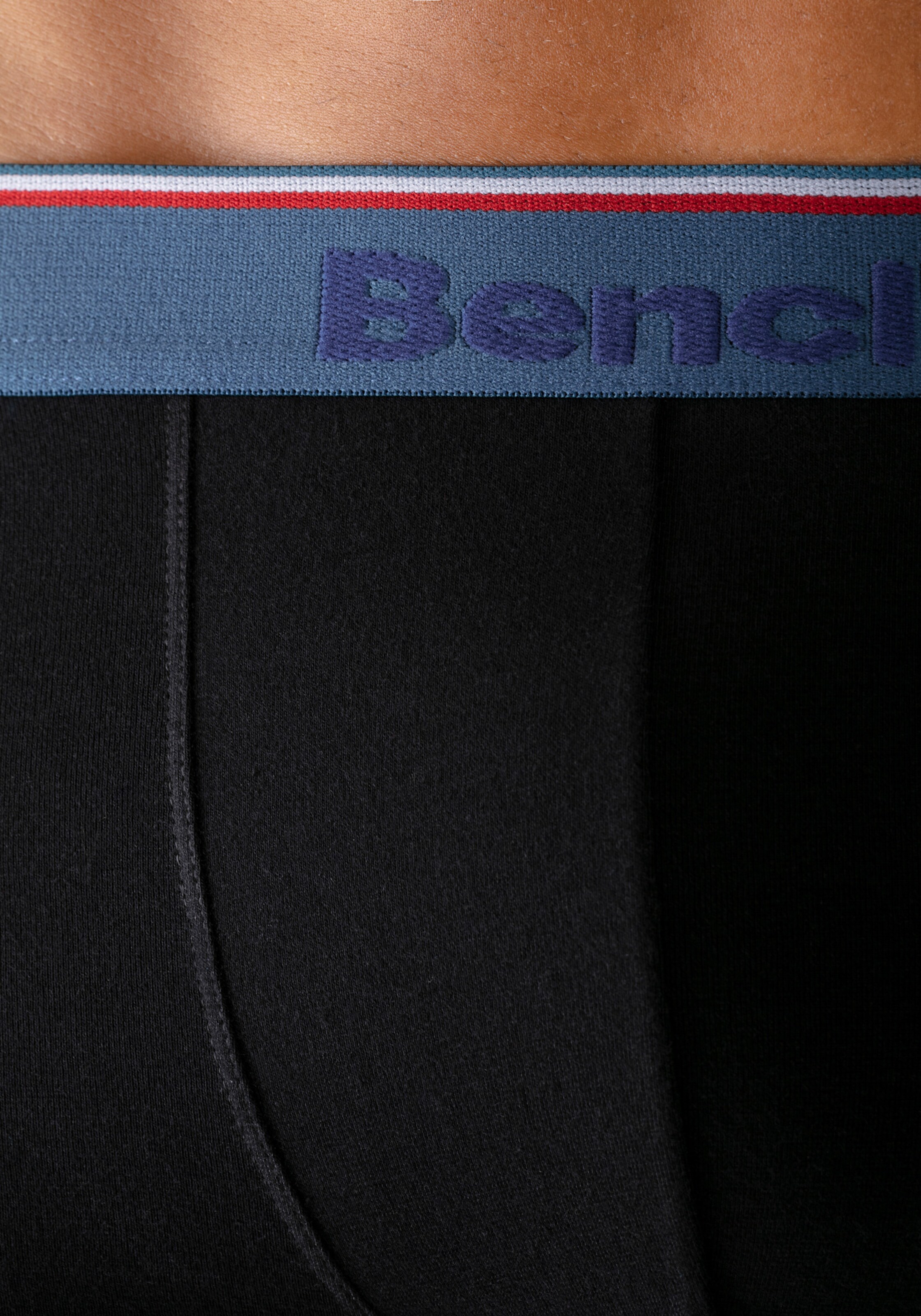 Bench. Boxer in schwarz