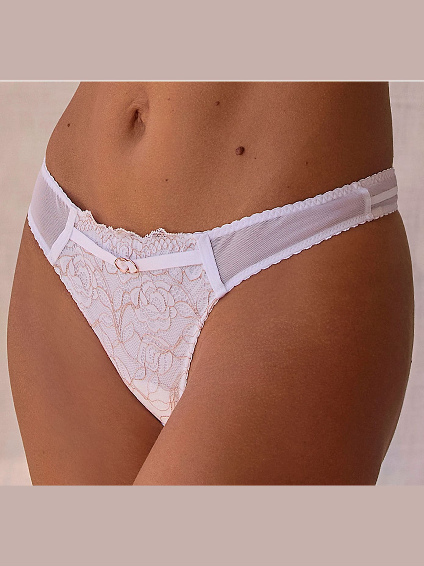 String féminin à la coupe charmante