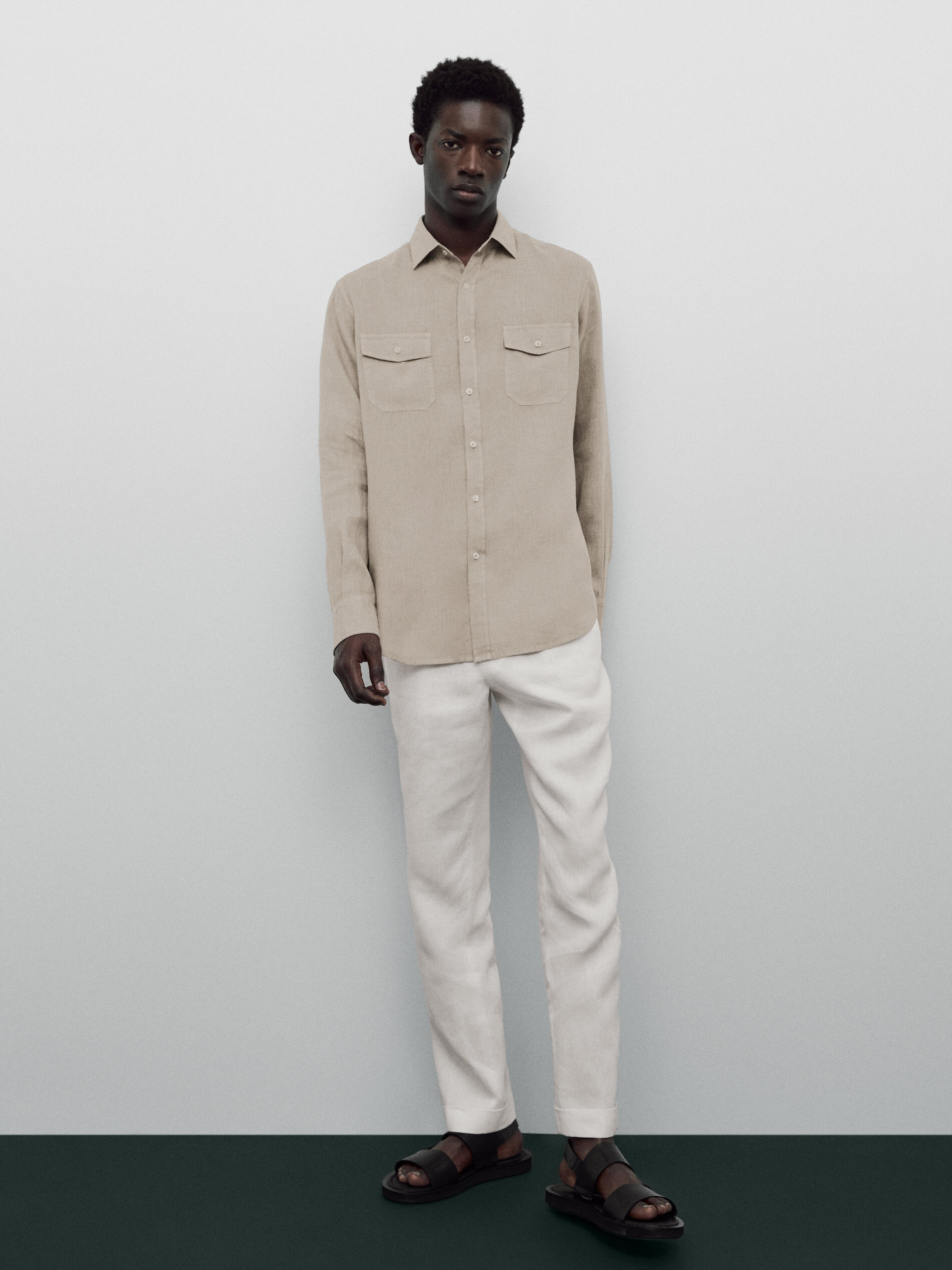 Camisa de linho com bolsos, modelagem regular, Edição Limitada - Bege