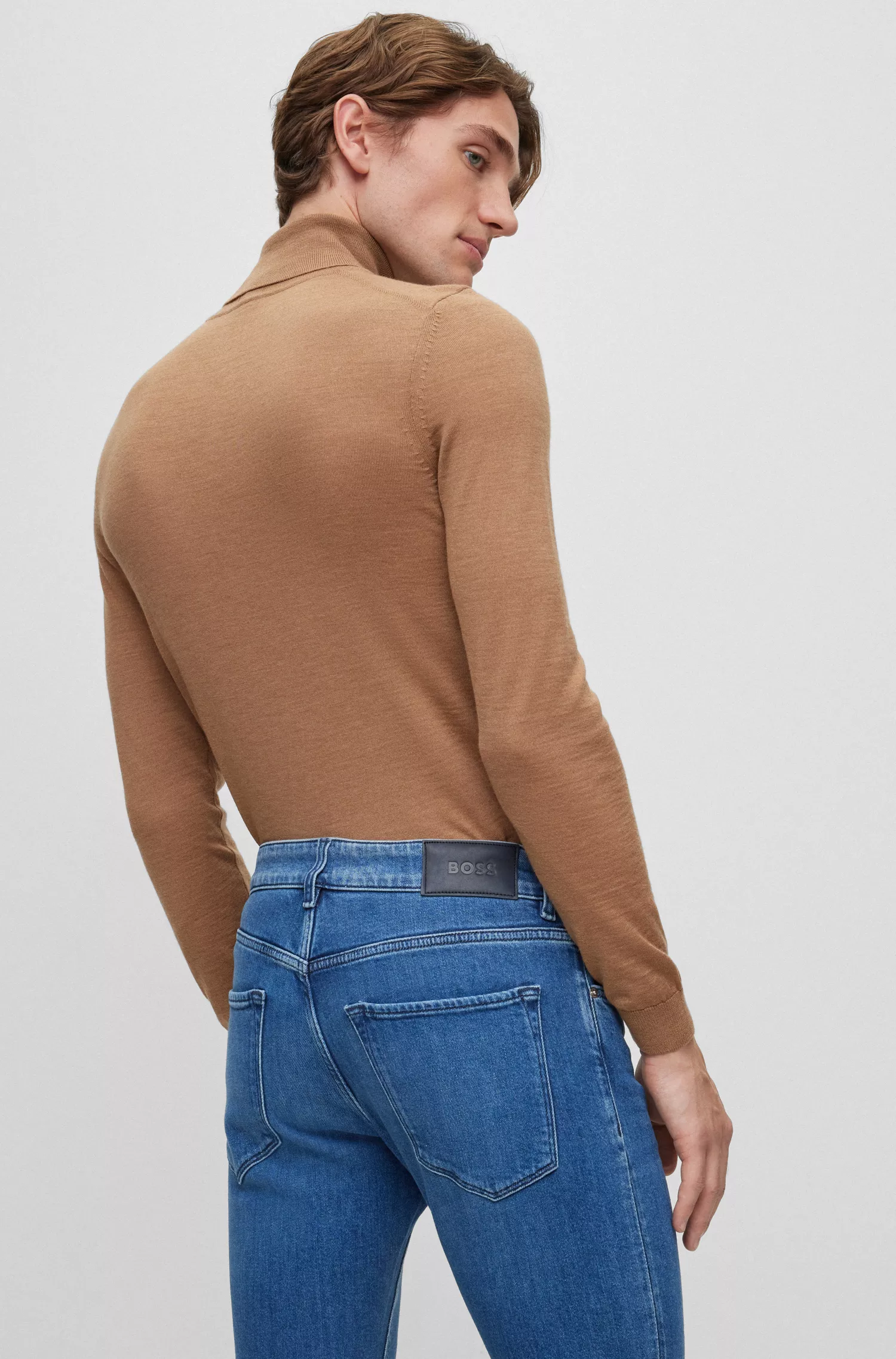Calça jeans BOSS preta, corte regular, em denim azul confortável e elástico.