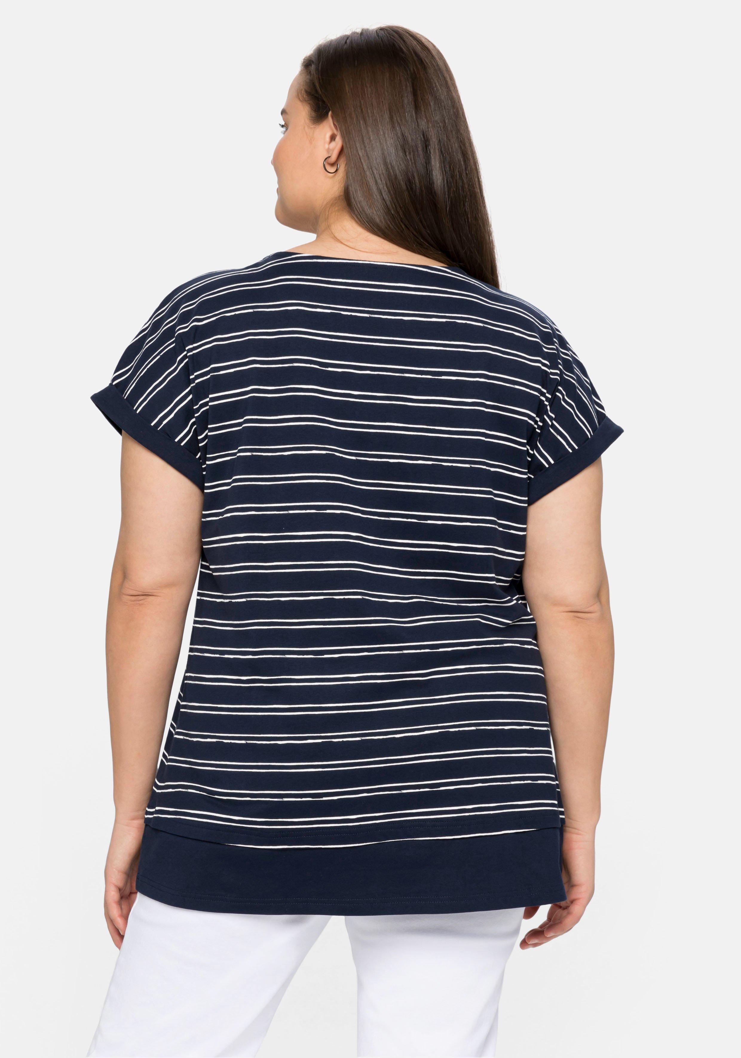 Shirt in Layeroptik, mit dezenten Streifen
