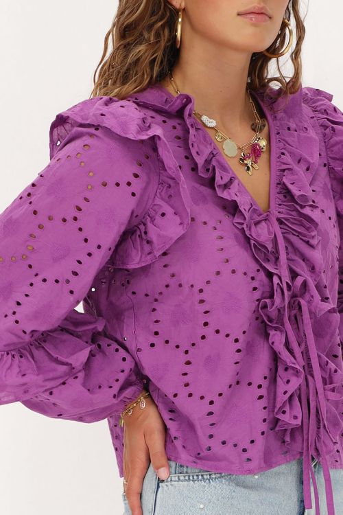 Paarse blouse met all-over embroidery en strikjes