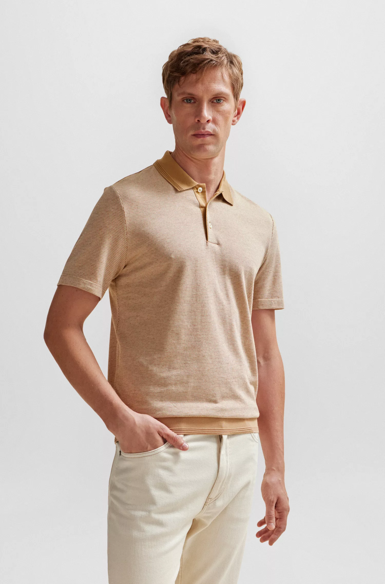 Camisa polo BOSS Camel com estrutura Bubble em algodão e cashmere.