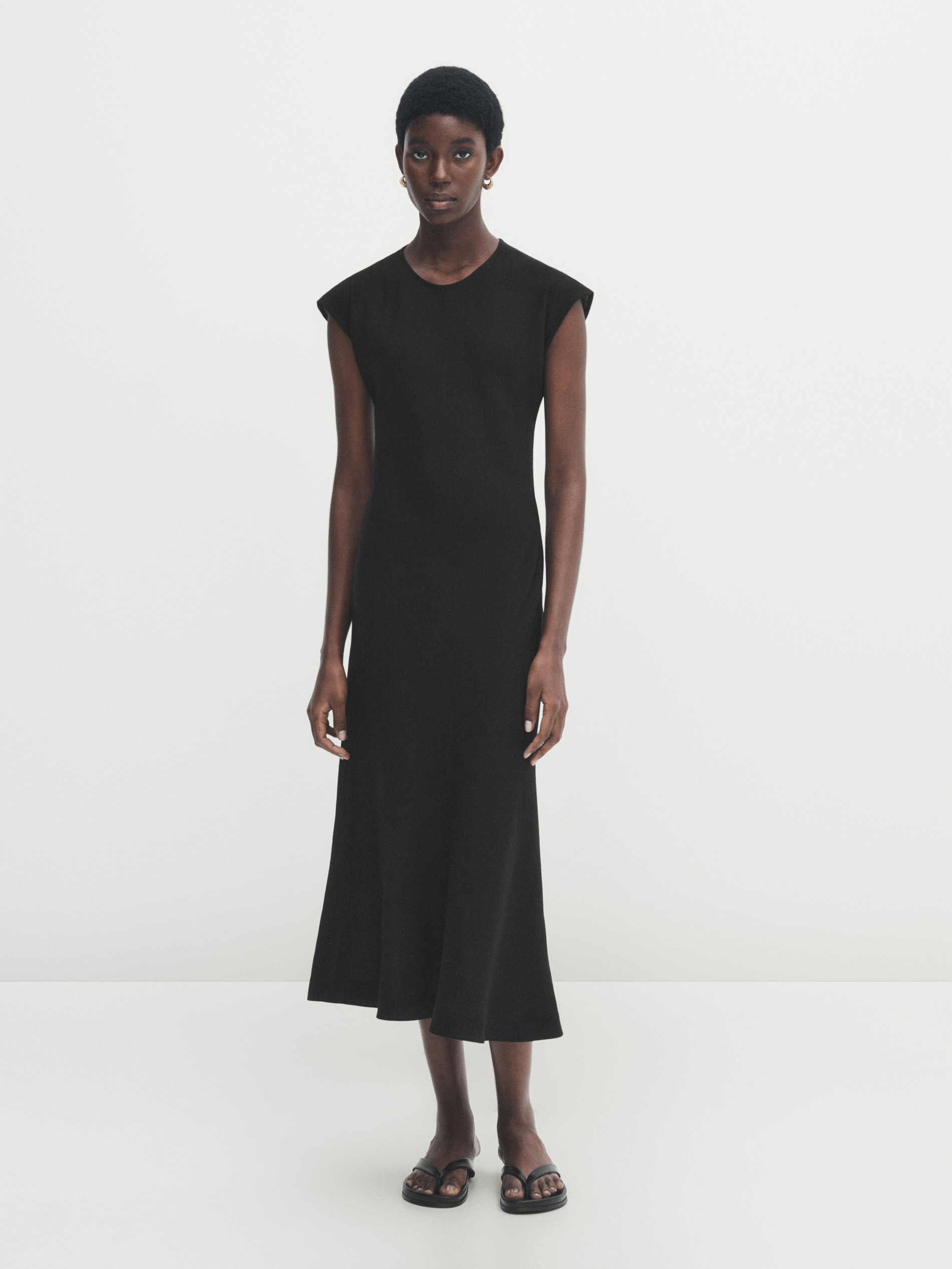 Vestido midi em linho preto - NEGRO