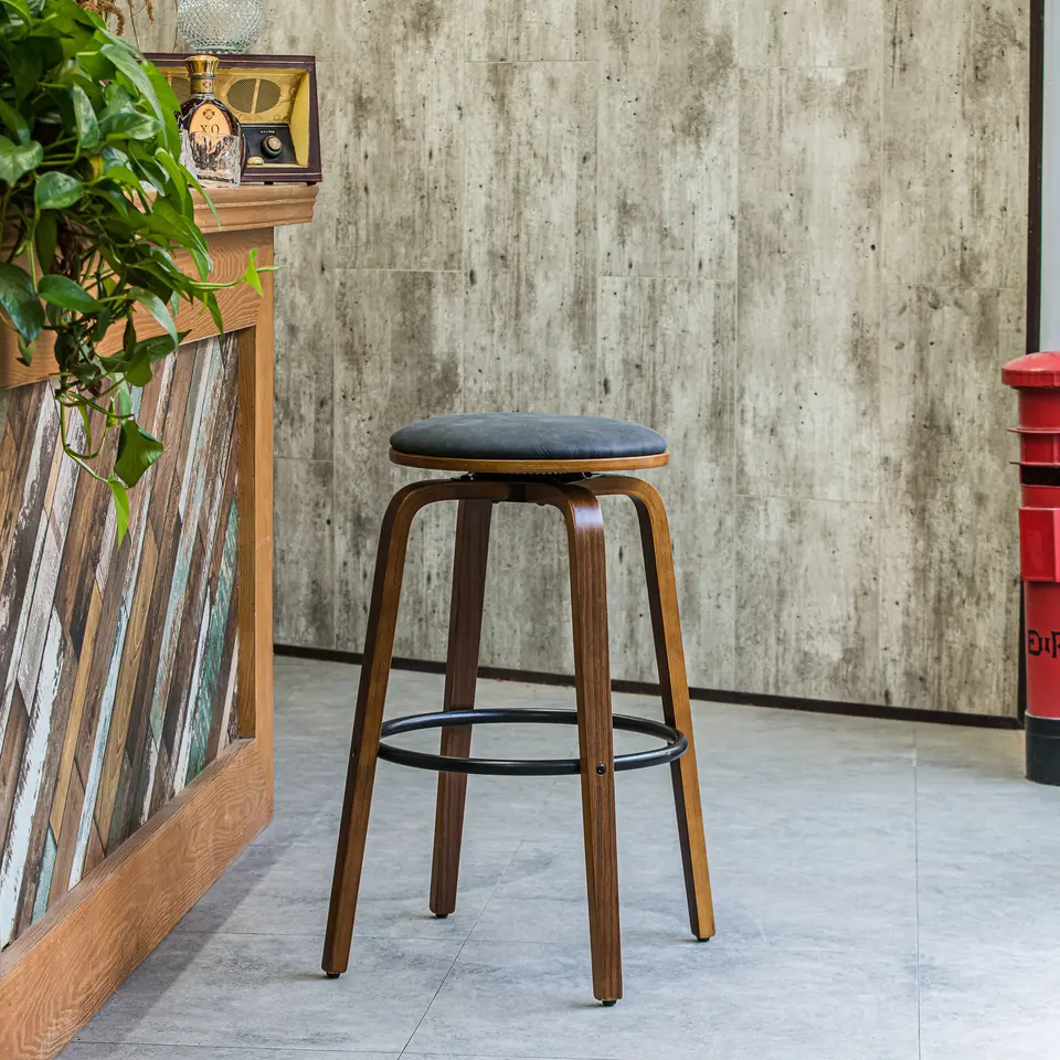 Set van 2 barkrukken van essen en kunstleer