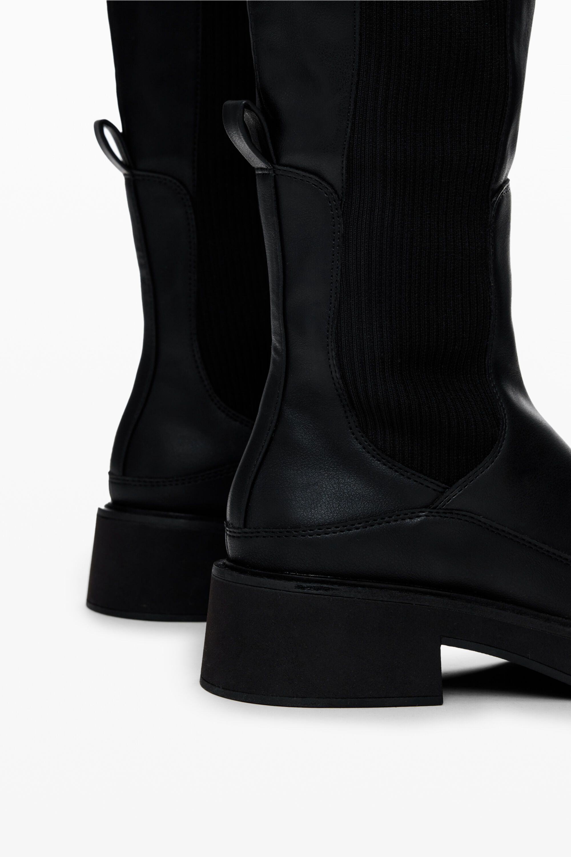Bota alta Chelsea projetada por M. Christian Lacroix