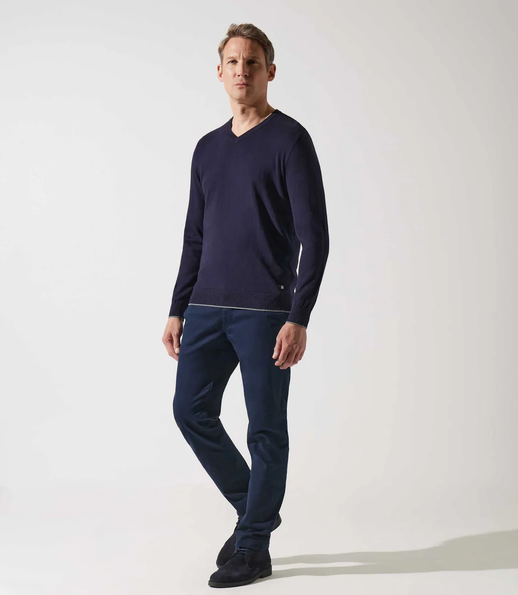Pull col v rayé marine