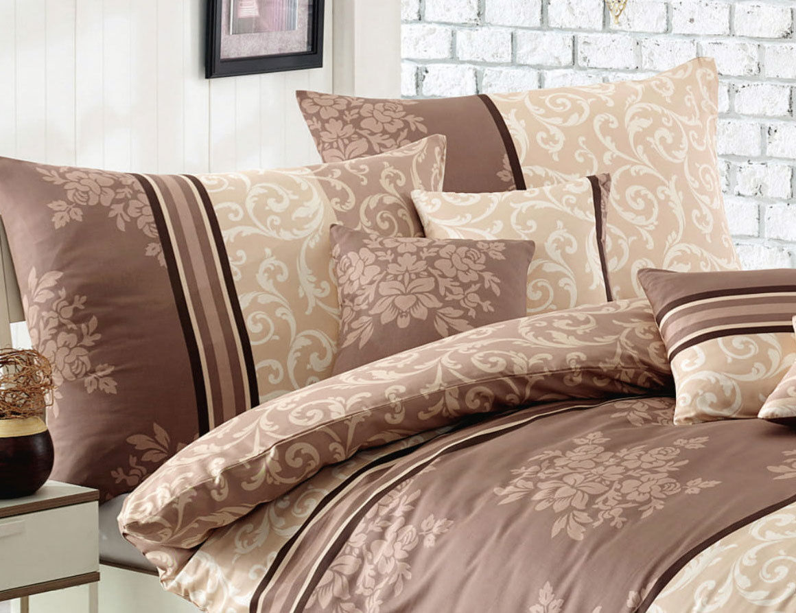 Bettwäsche mit feinem Blumen- und Ornamentmuster in braun und beige Tönen