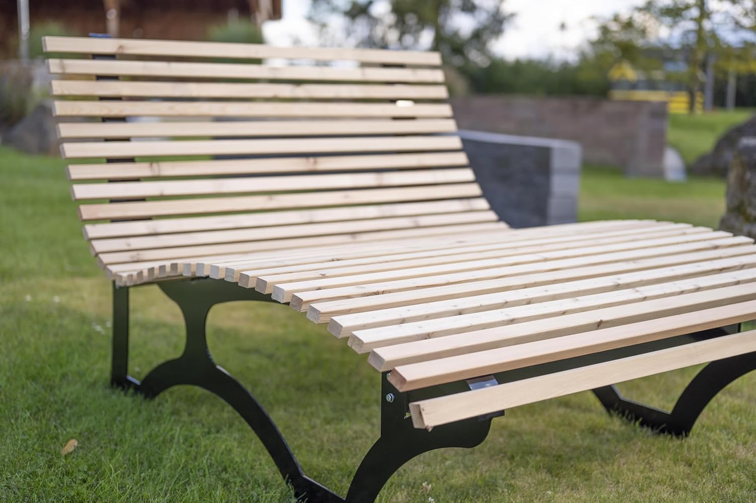 Waldsofa für 2-3 Personen, Sonnenliege, Relaxliege, Wellenliege, Holzliege, Himmelsliege, Gartenliege für den Garten, schwarz pulverbeschichtet