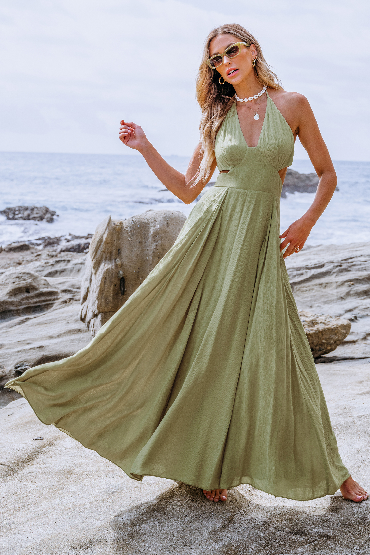Robe maxi avec col licou plongeant découpée verte