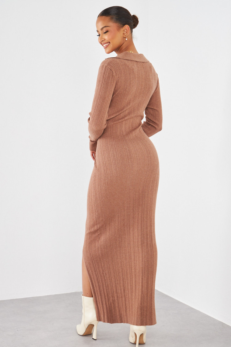 Robe longue marron côtelée