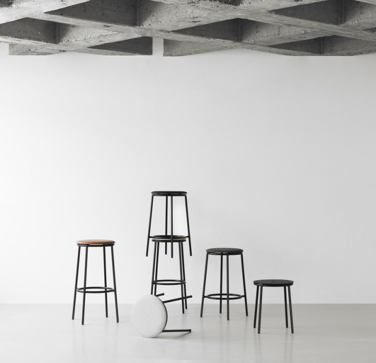 Normann Copenhagen Circa barkruk gestoffeerd 75 black