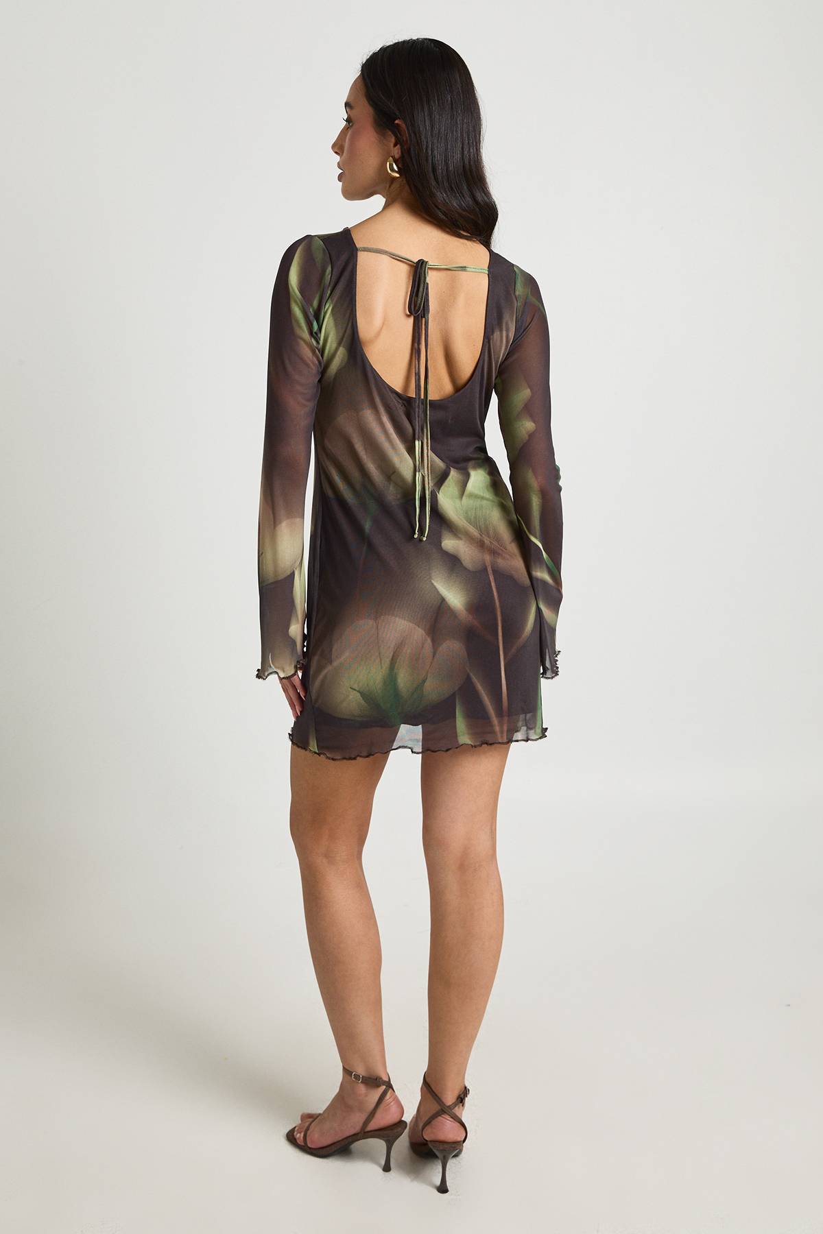 boohoo Robe Courte À Manches Évasées En Maille Florale
