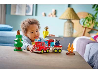 LEGO Brandweertruck met slang en brandweerman (10473)