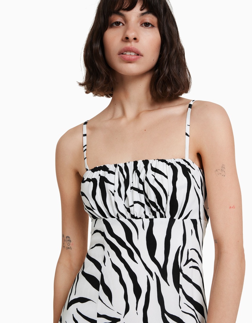 Vestido curto estampado com alças