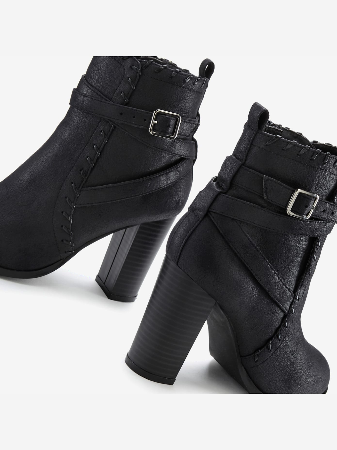 Bottines à talon haut talon bottier confortable et boucle décorative raffinée