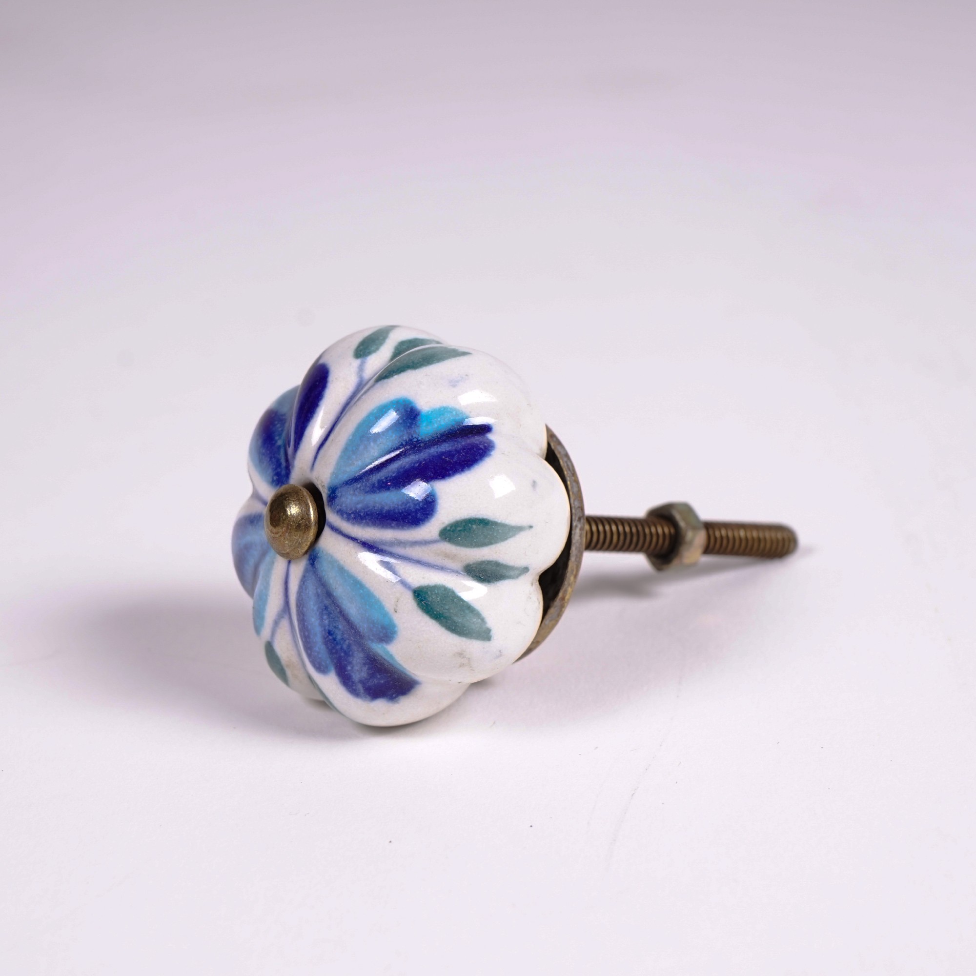 Keramik Möbelknopf 'Blume', handglasiert ,weiß/blau, Ø 4,5 cm günstig bestellen