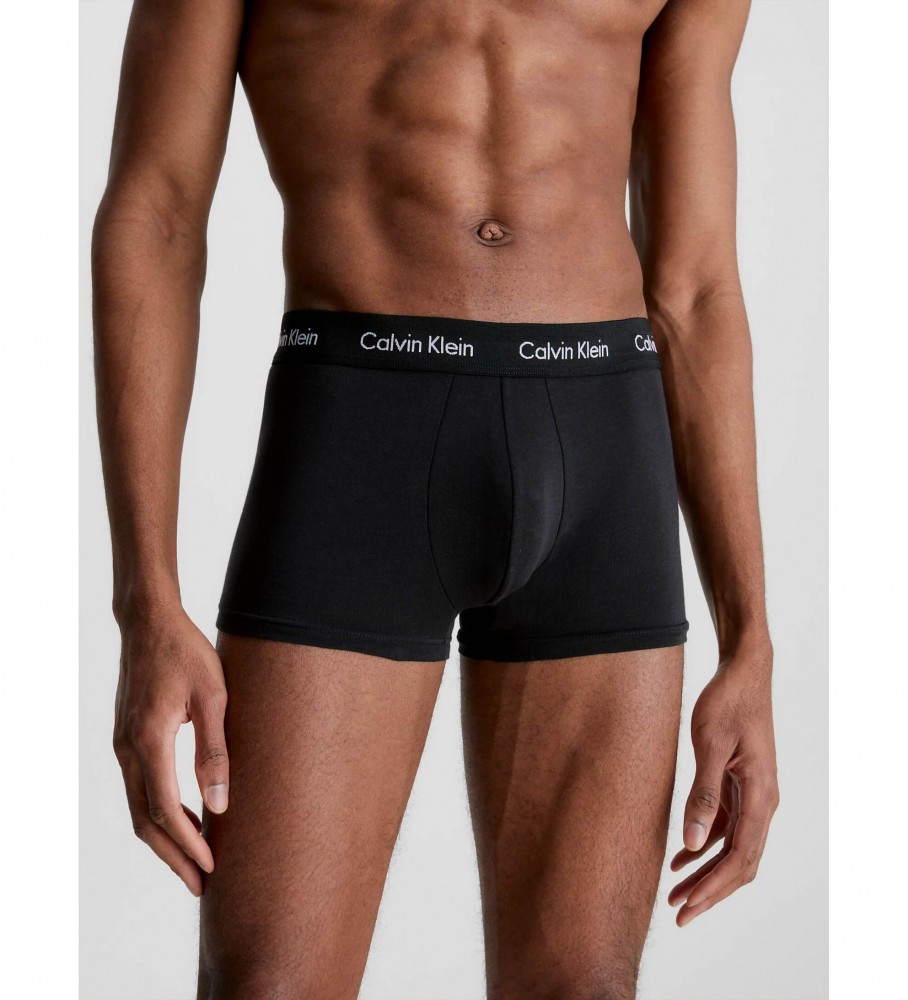 Cuecas boxer Calvin Klein de cintura baixa, em algodão elástico, pacote com 3 unidades, pretas.