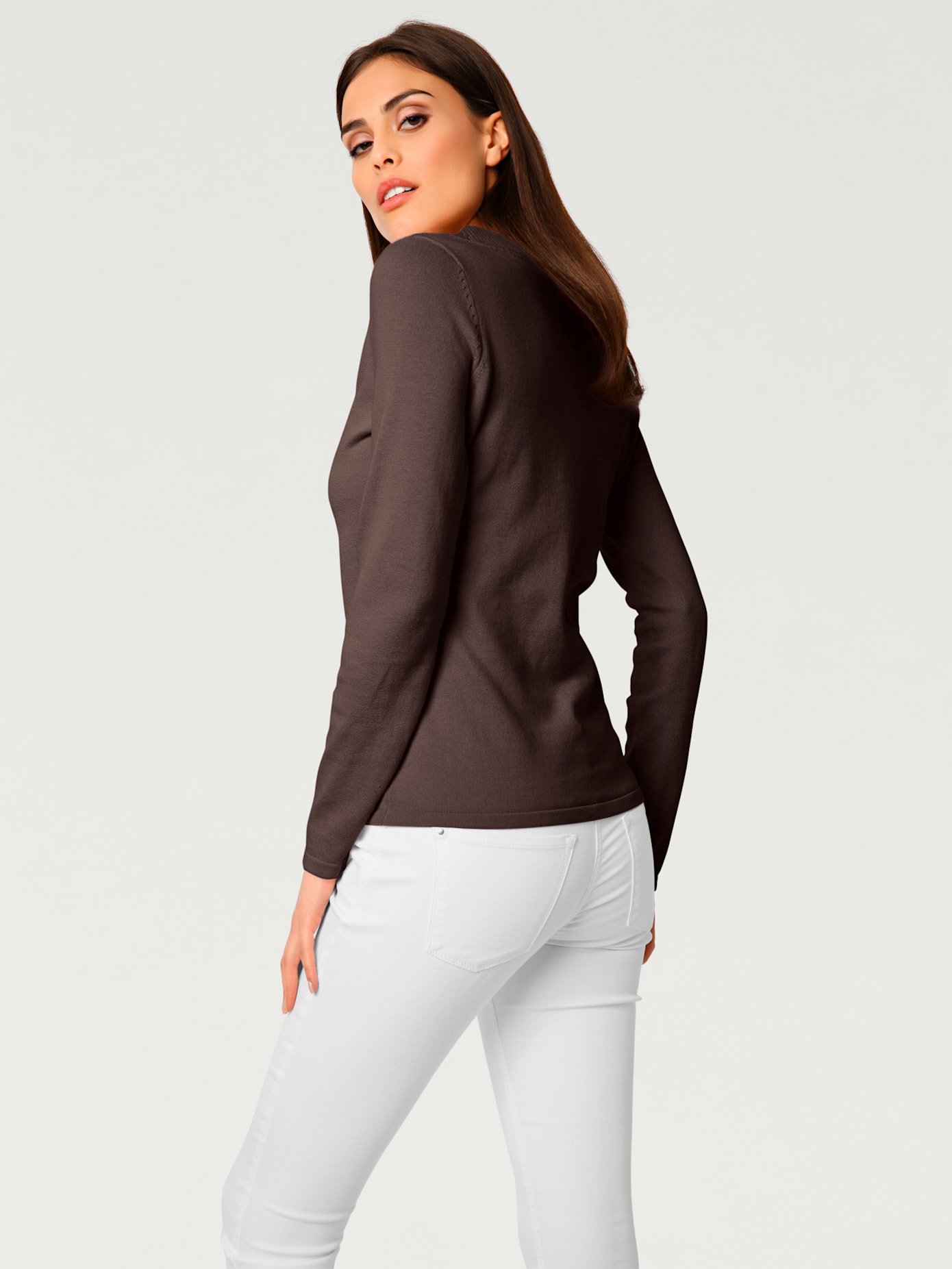 Joli pull basique à encolure en v