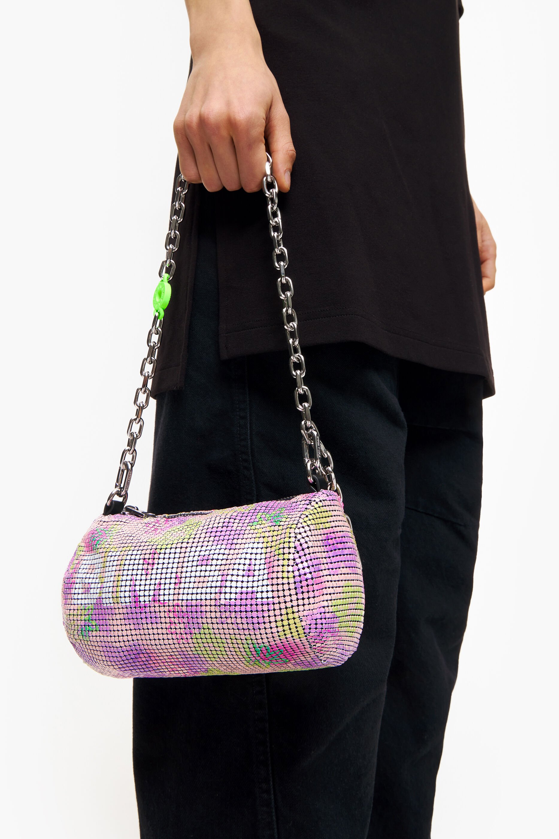 Bolsa cilíndrica de malha tamanho XS com estampa floral rosa.