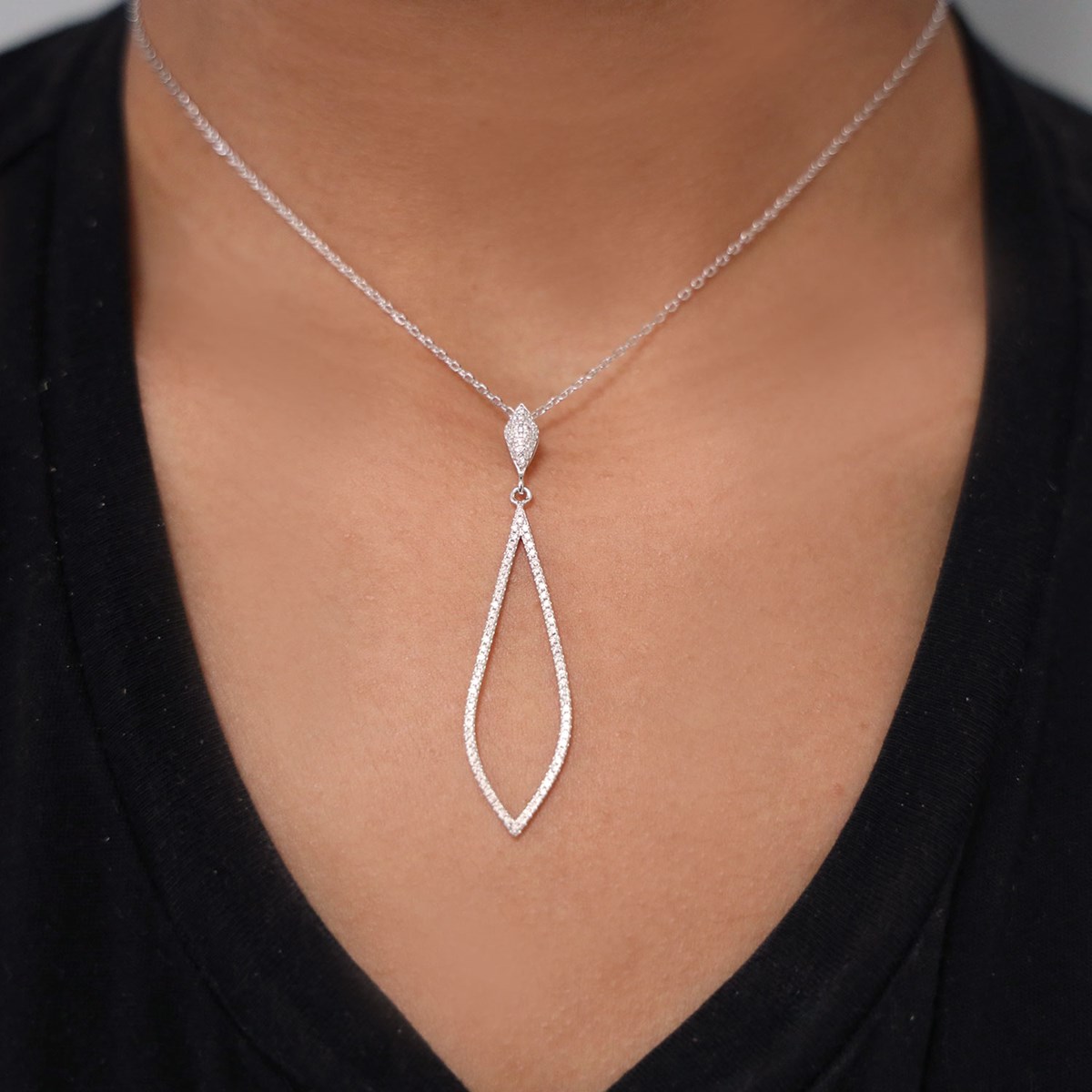 Collier Argent Forme Feuille Rhodié