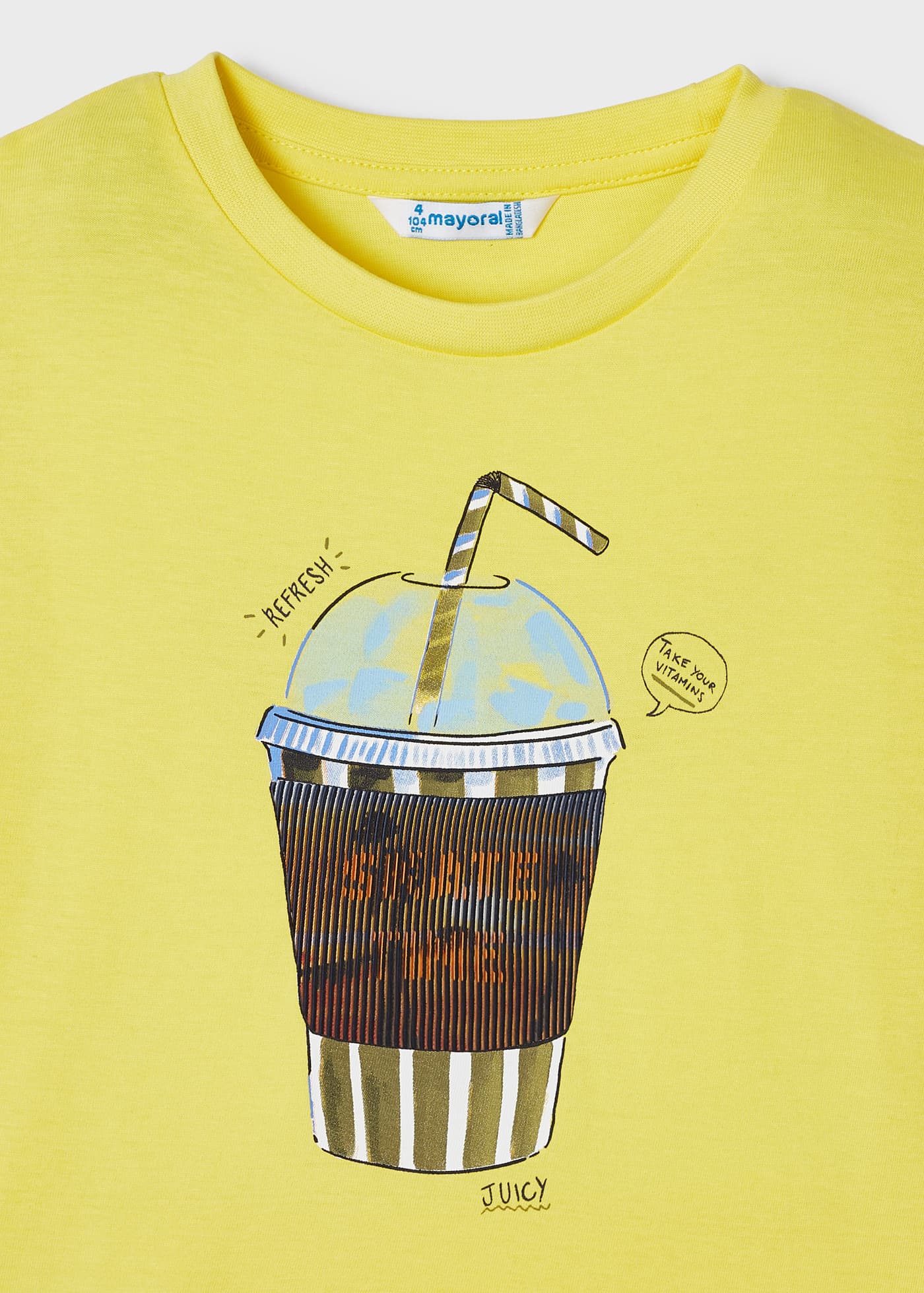 Camiseta infantil com estampa interativa, feita de algodão sustentável.