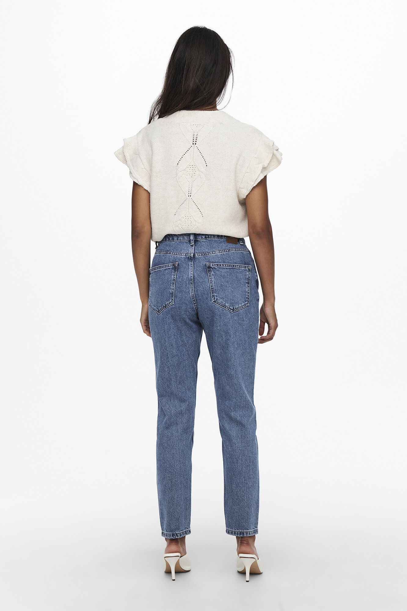 calça jeans mom de cintura alta
