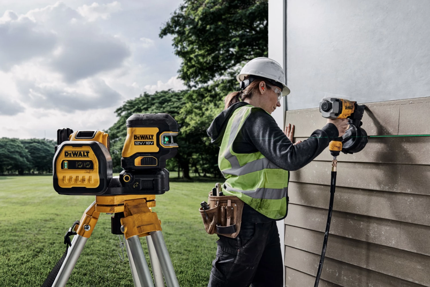 DeWALT DCE825D1G18 12V / 18V Li-ion XR Accu Zelfnivellerende 5 Punts kruislijnlaser set (1x 2.0Ah) in TSTAK koffer - Groen