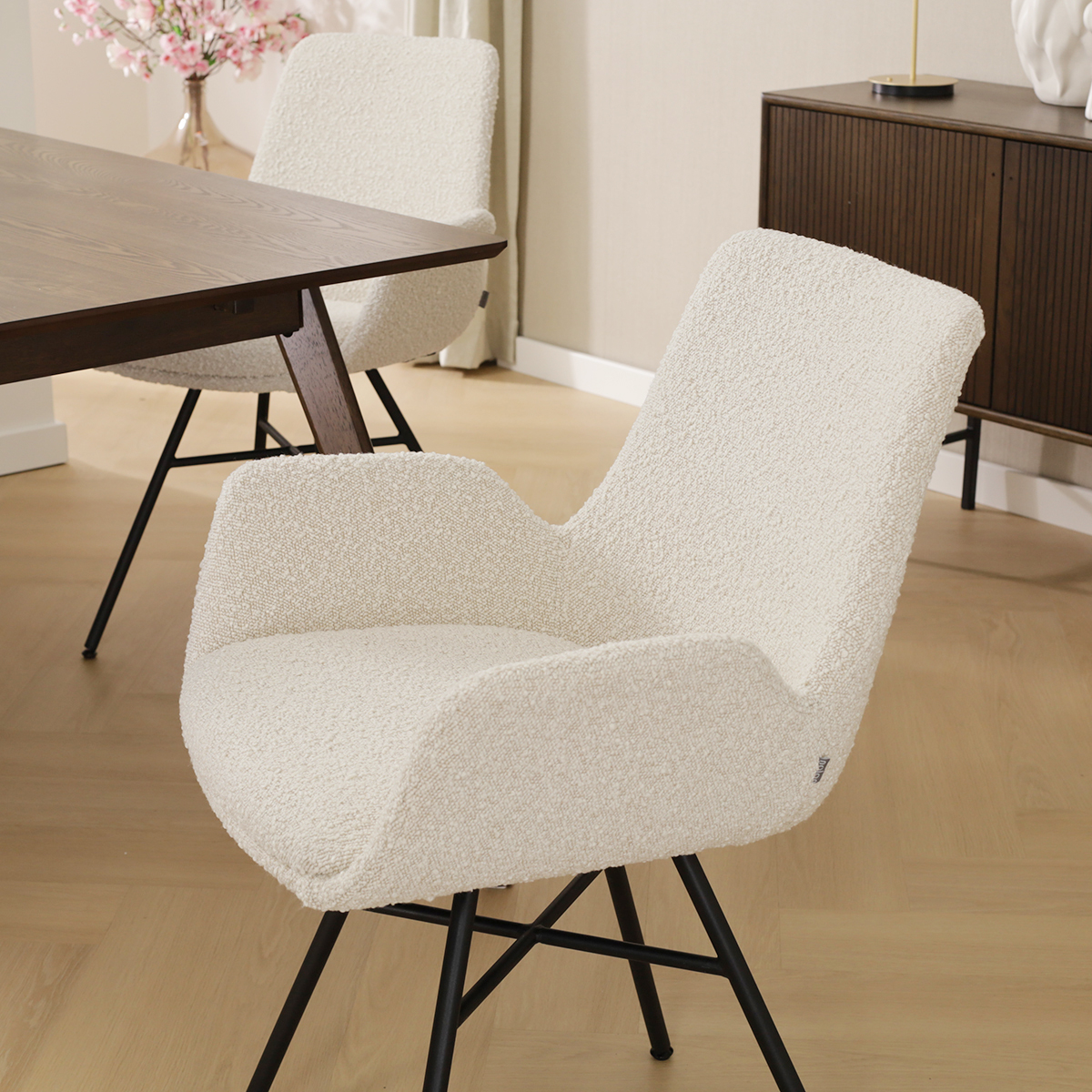 Eetkamerstoel Noa-Eef bouclé beige - zwart onderstel