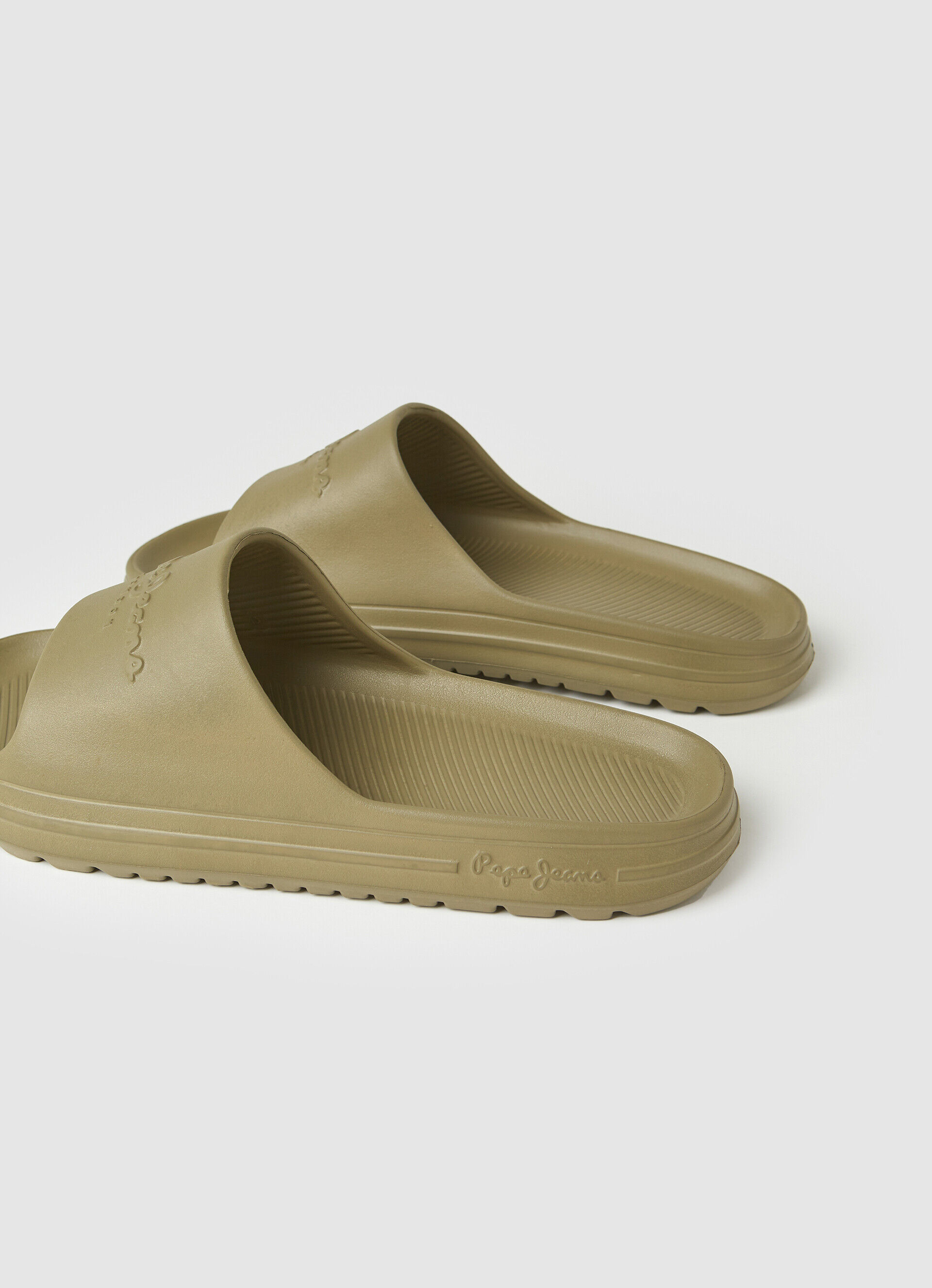 Chinelo de praia estilo slide - verde militar