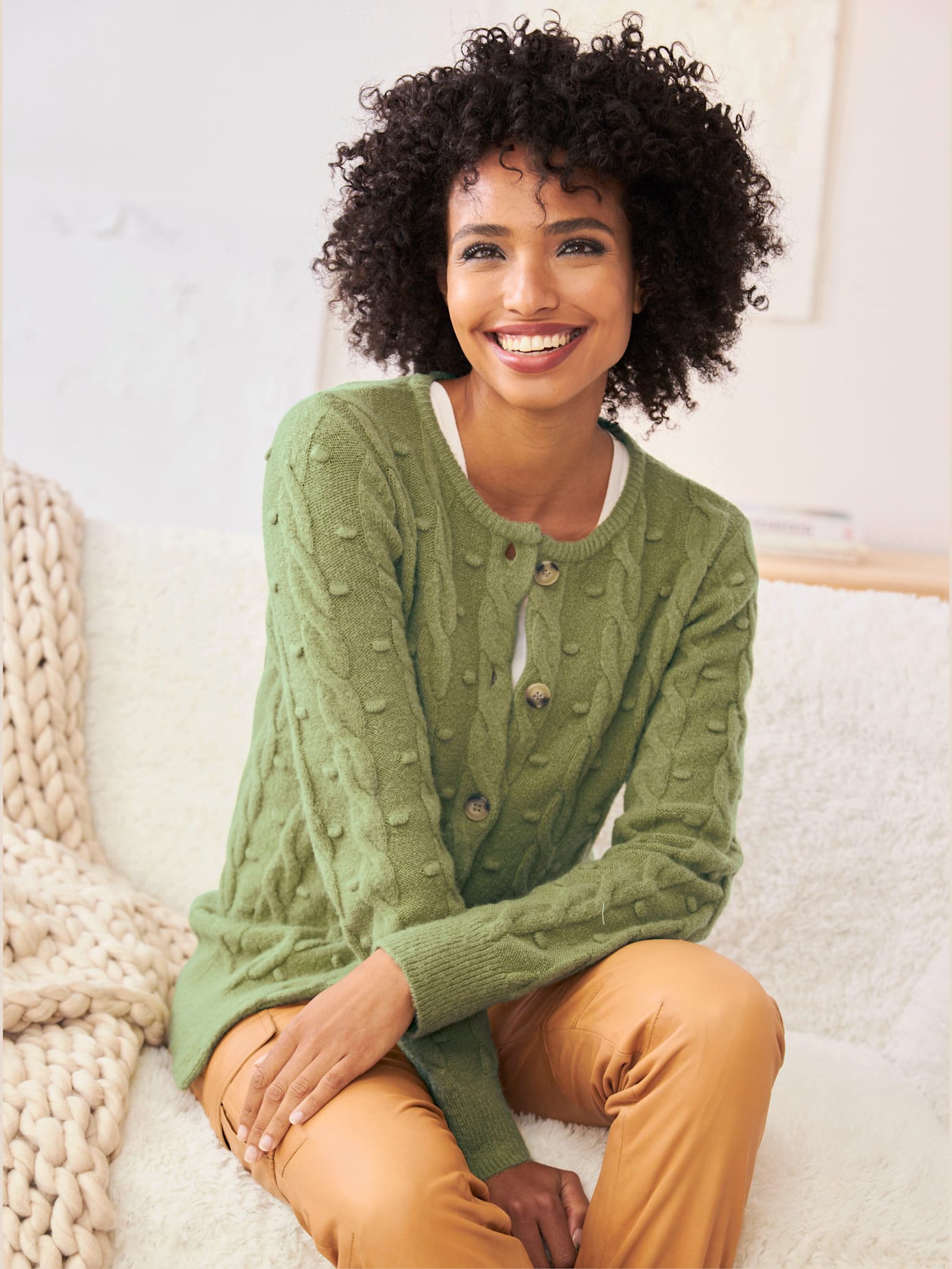 Veste en tricot jolis motifs torsadés et structurés